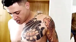 Meu primo gabriel hot ficou espiando eu e meu namorado fudor e depois gozou na boca dele sem eu saber