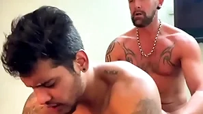 Hot muscle daddy fucking a young dude