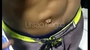 Abordei o vendedor de balas no estacionamento e arrastei o gostoso pra minha casa - completo no red