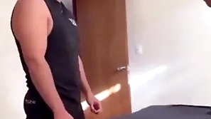 Me follo al plomero que está bien delicioso