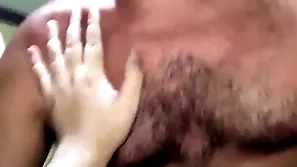 Urso parrudo fudendo hockey e me deixando de pau duro