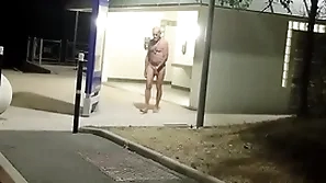 Attrapé nu au in France pissoir de l'autoroute