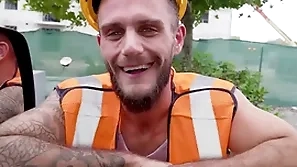 Construction worker gets false and gets sucked by a man defraud of in unison