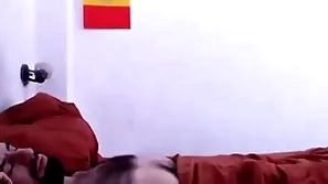 Despertando a mi macho peludo con una linda mamada, aprovechando su erección matutina.